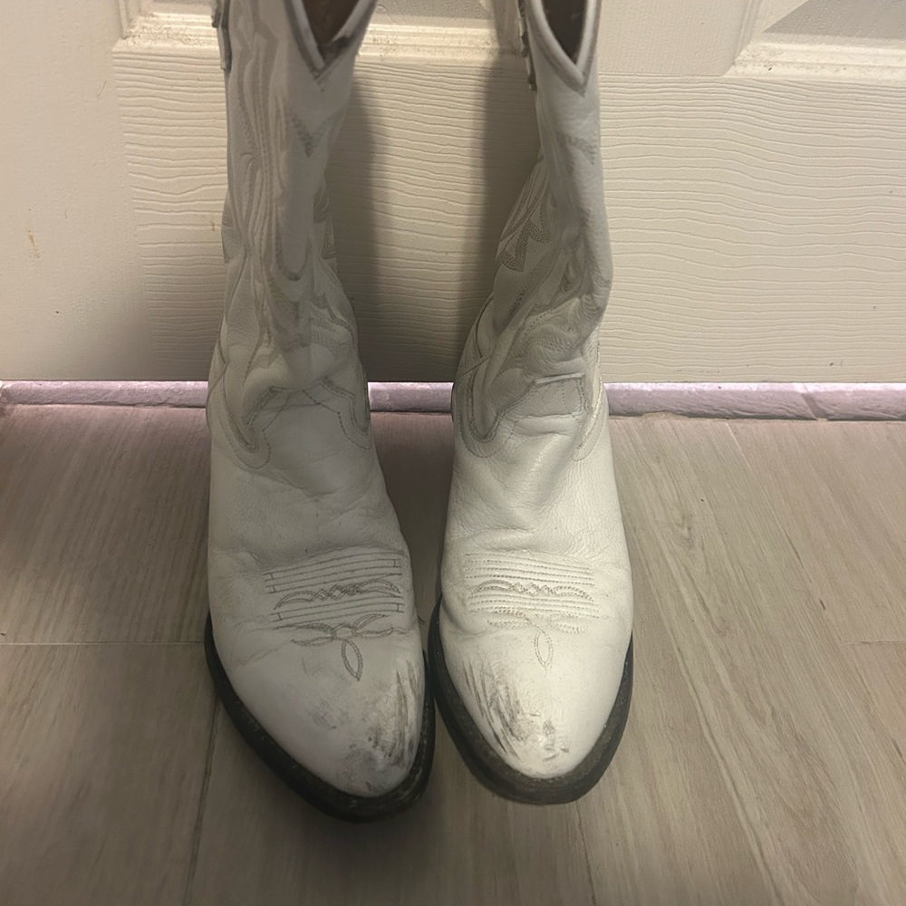 White cowgirl boots
